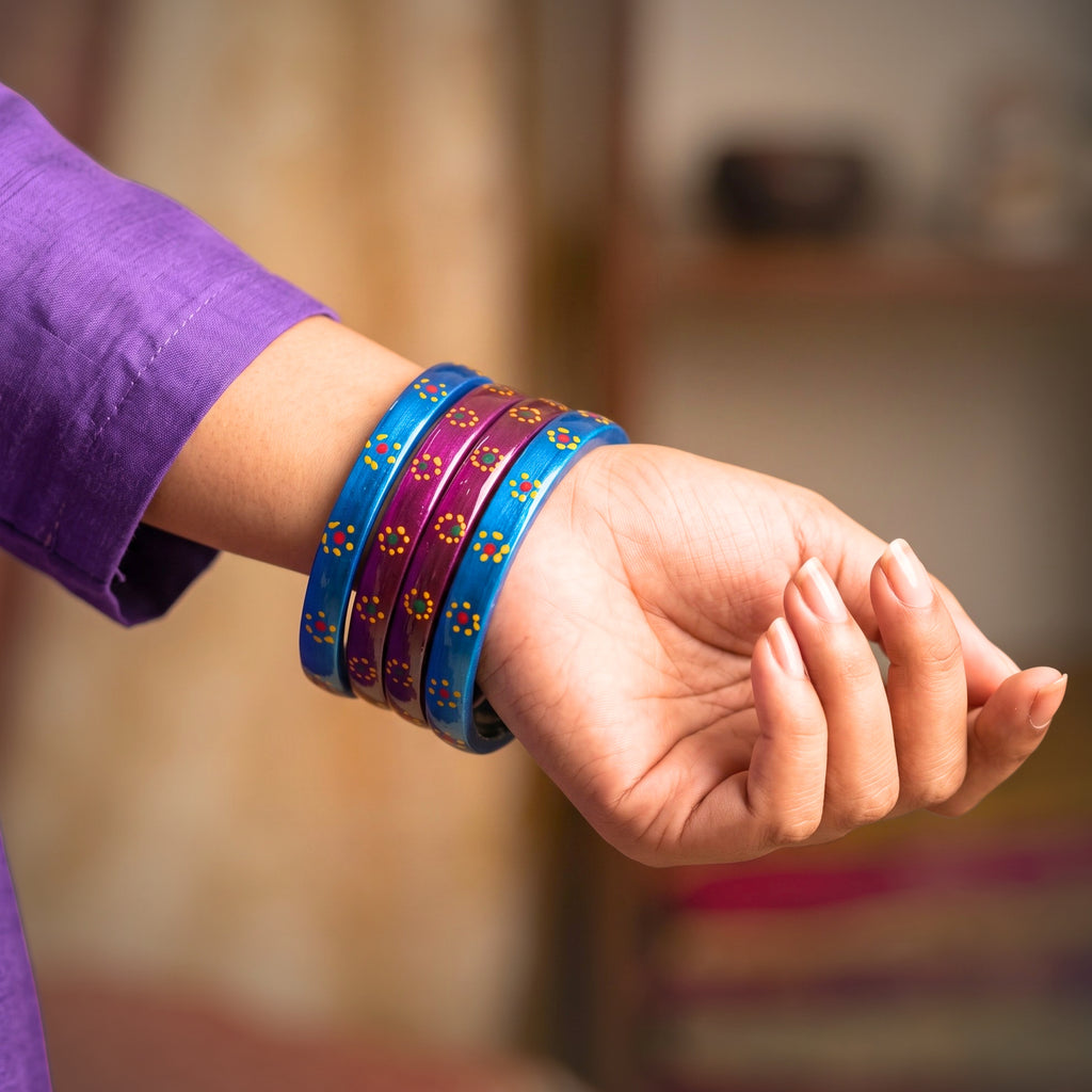 Shashi (Stack of 4 Lac Bangles)