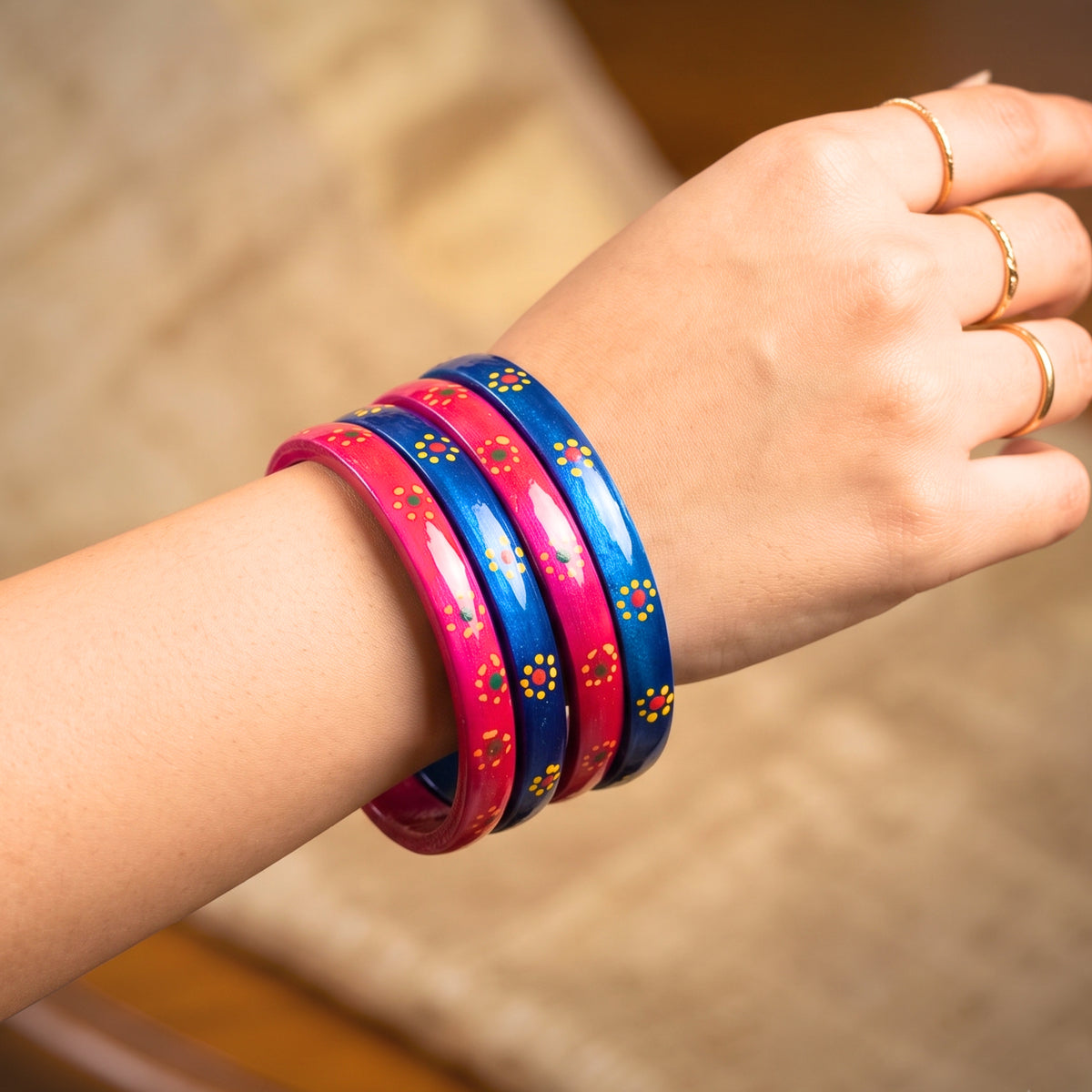 Shashi (Stack of 4 Lac Bangles)