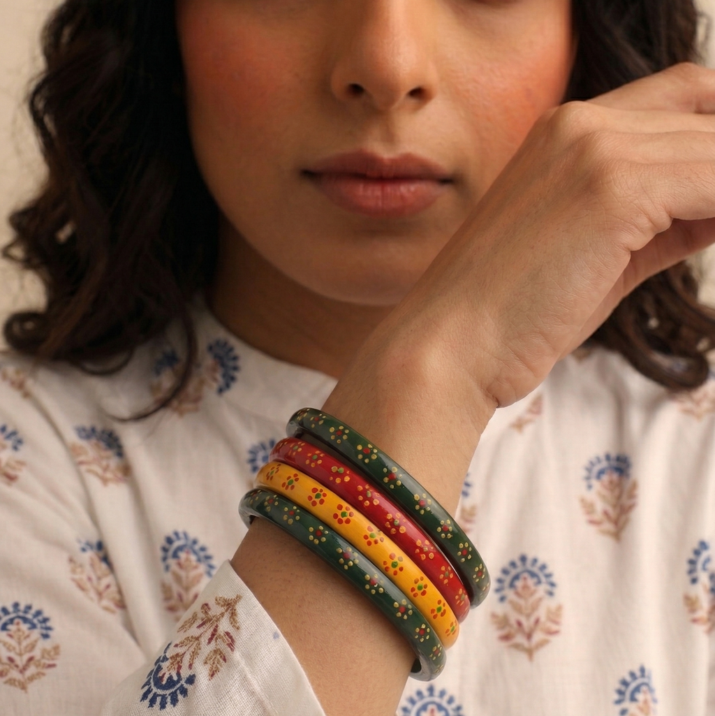 Shashi (Stack of 4 Lac Bangles)