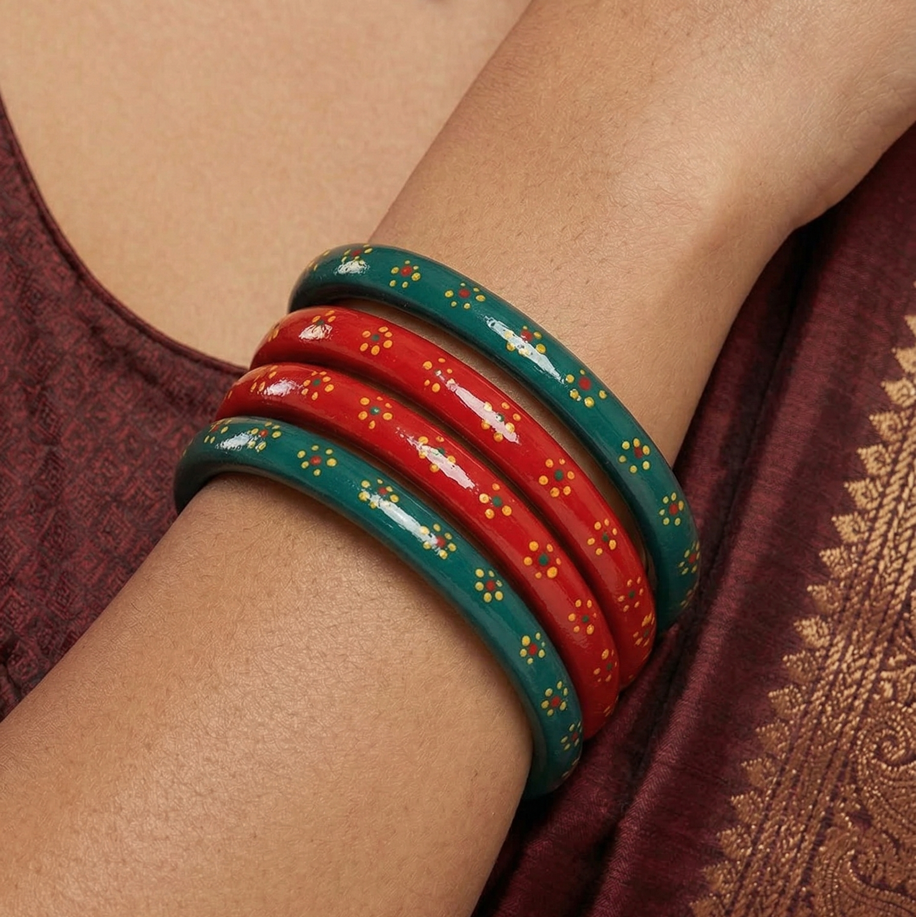 Shashi (Stack of 4 Lac Bangles)